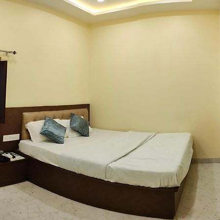 Hotel Ganga Sparsh à Bénarès Extérieur photo
